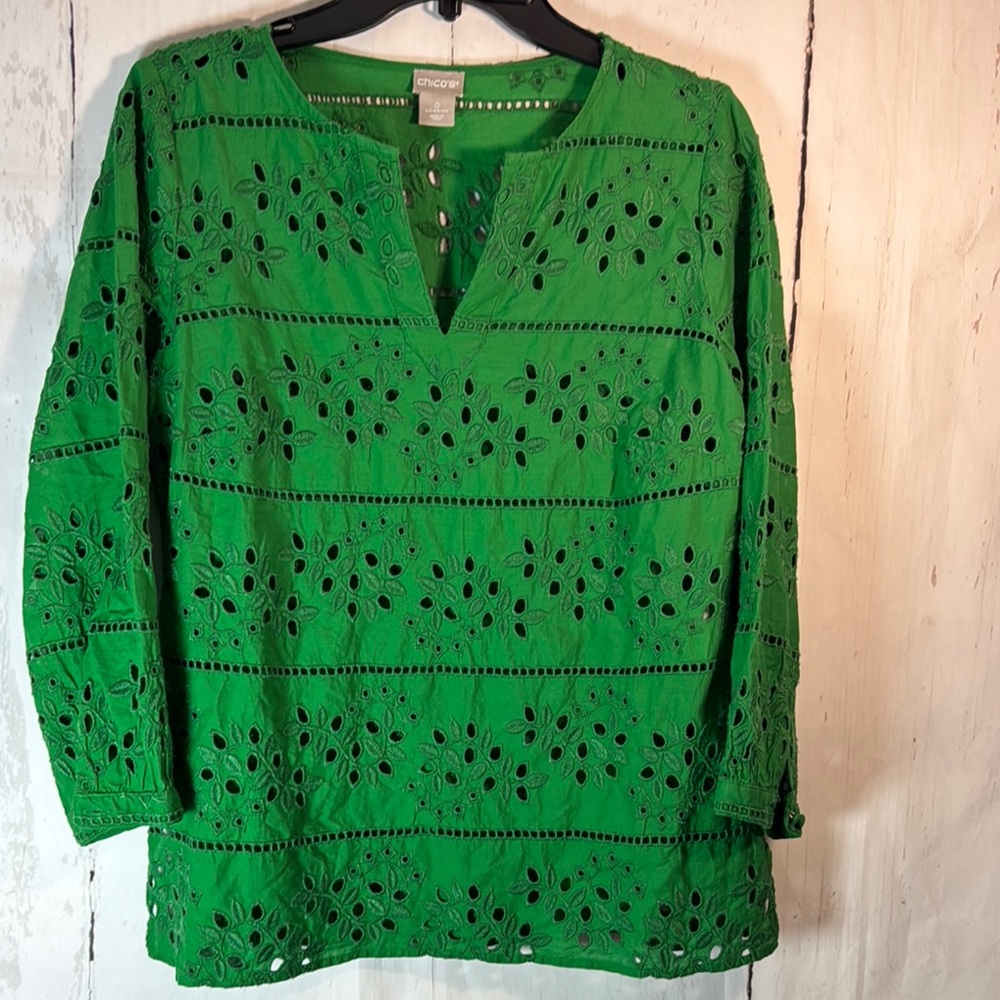 Chico's Size O- (x-small 4-6) Green 3/4 Sleeve eyelet Blouse